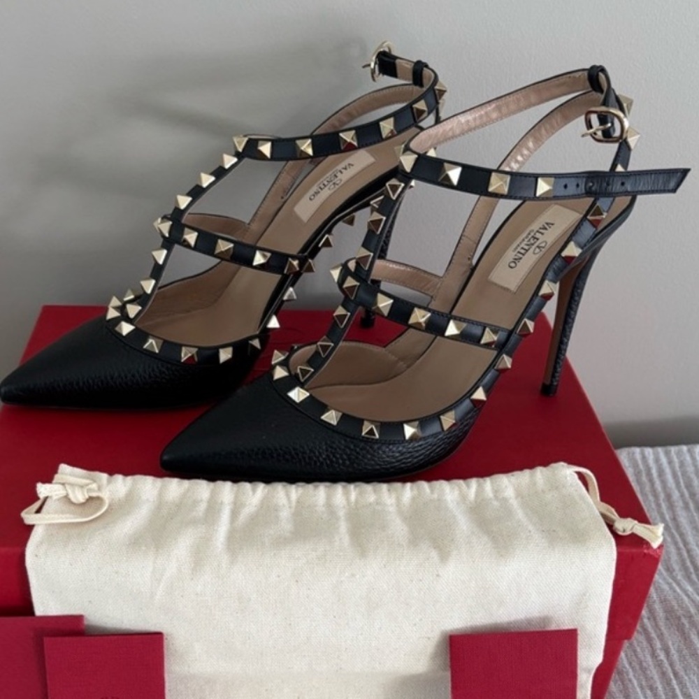 Valentino Garavani Black Heels with Gold Accents - Picture 4 of 6